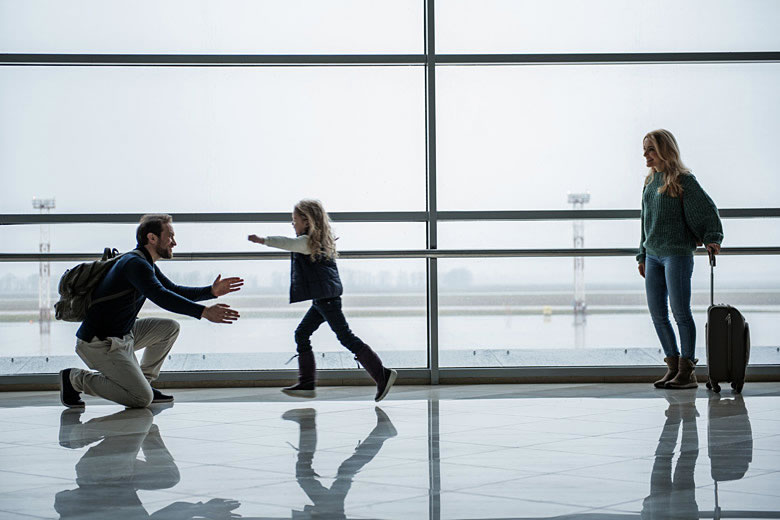 International travel reuniting family & friends © Yakobchuk Olena - Adobe Stock Image